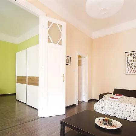Dandy Deluxe Apartment