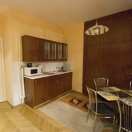 Dandy Deluxe Apartment